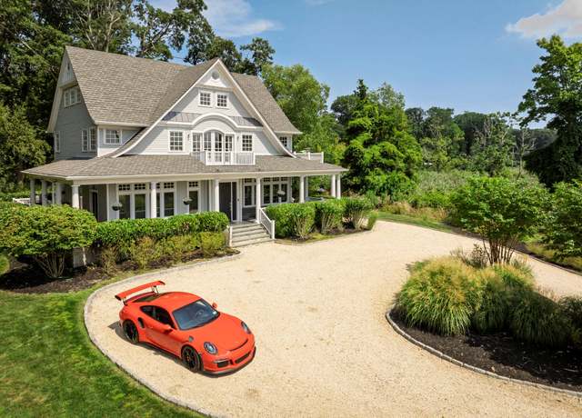Property at 89 Lloyd Harbor Rd, Lloyd Harbor, NY 11743, 5 beds, 4.5 baths