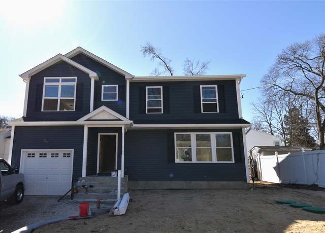Property at 42 Volta Dr, Deer Park, NY 11729, 4 beds, 2.5 baths
