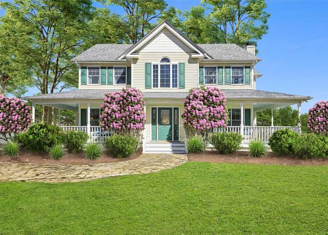 Property at 1025 Long Creek Dr, Southold, NY 11971, 4 beds, 2.5 baths