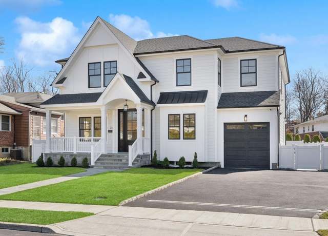 Property at 72 Gilmar Ln, Roslyn Heights, NY 11577, 4 beds, 4.5 baths