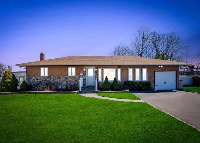 Property at 9 Ruth Blvd, Commack, NY 11725, 4 beds, 3 baths