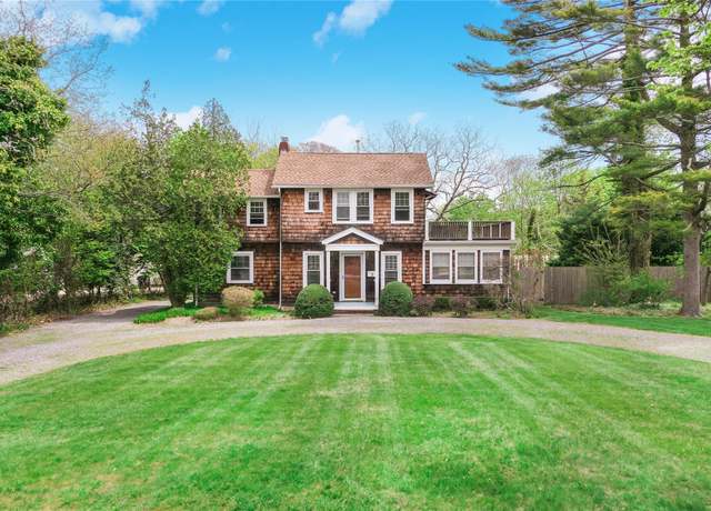 Property at 7 N Howells Point Rd, Bellport Village, NY 11713, 3 beds, 2.5 baths