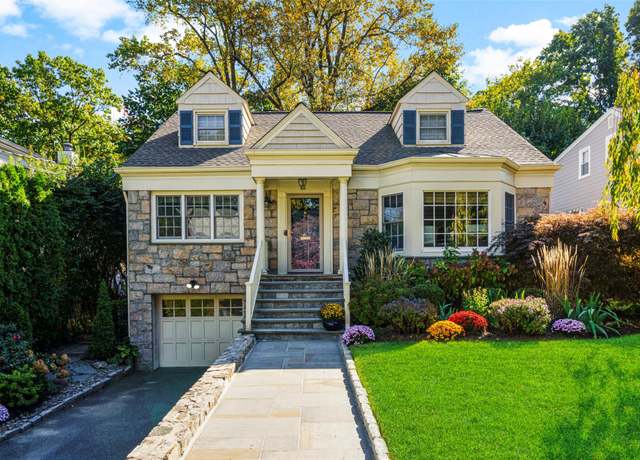 Property at 49 Rockwood Dr, Larchmont, NY 10538, 3 beds, 2.5 baths