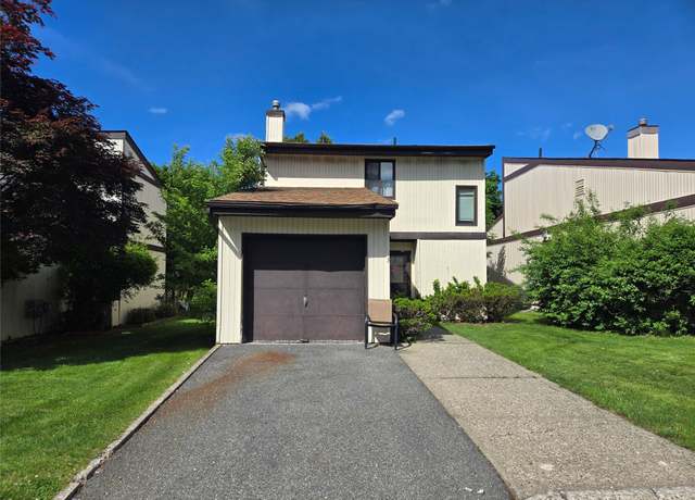 Property at 3 Allan Park Mews, Middletown, NY 10940, 3 beds, 1.5 baths