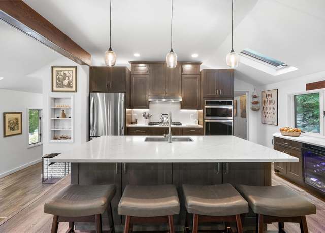 Property at 42 Raspberry Ln, Carmel, NY 10512, 2 beds, 2.5 baths