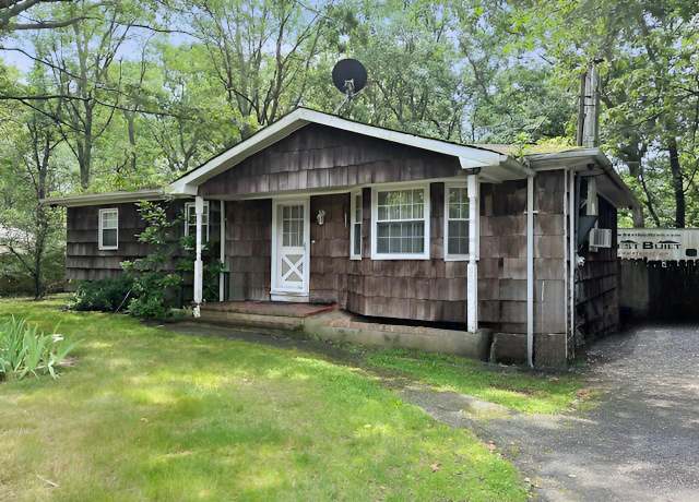 Property at 358 S Service Rd, Center Moriches, NY 11934, 3 beds, 1 bath