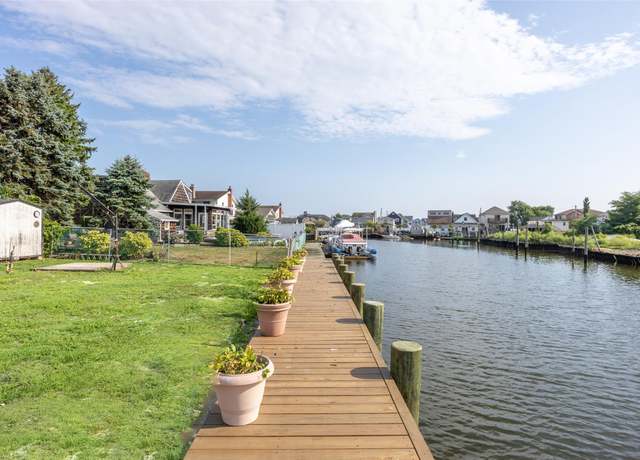 Property at 2436 Hempstead Ln, Wantagh, NY 11793, 4 beds, 3 baths