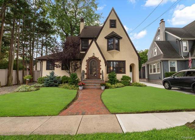 Property at 2100 Ambrose Ct, North Baldwin, NY 11510, 3 beds, 1.5 baths