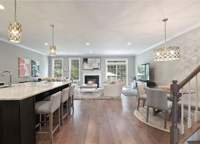 Property at 4 Langeloth Dr, Cortlandt Manor, NY 10567, 2 beds, 2.5 baths