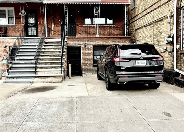 Property at 1031 E 215th St, Bronx, Ny, Bronx, NY 10469, 5 beds