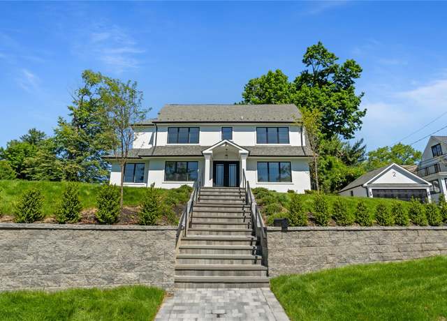 Property at 2 Henry St, Great Neck, NY 11023, 5 beds, 4.5 baths