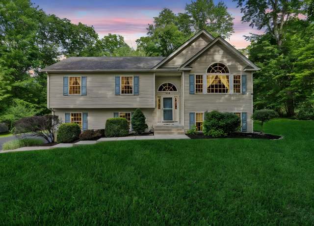 Property at 390 Lakeside Rd, Newburgh, NY 12550, 4 beds, 3 baths
