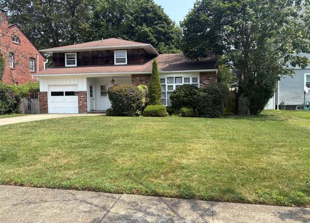 Property at 6 New York Ave, Freeport, NY 11520, 3 beds, 2 baths