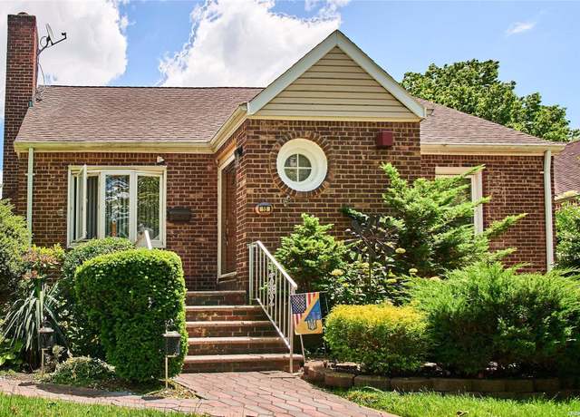 Property at 15 Hawthorne Ln, Valley Stream, NY 11581, 4 beds, 2 baths