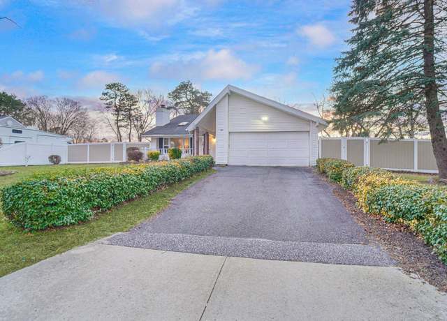 Property at 22 Glenmere Ln, Coram, NY 11727, 3 beds, 2 baths