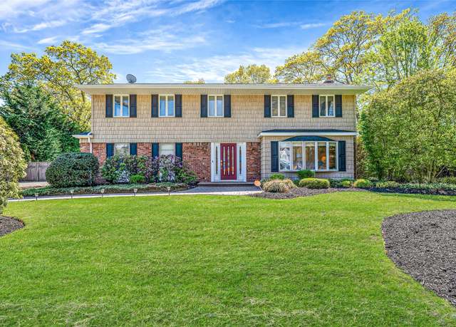 Property at 4 Victor Pl, Lake Grove, NY 11755, 4 beds, 2.5 baths