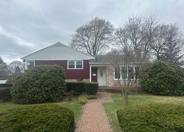 Property at 4 Sioux Pl, Huntington Station, NY 11746, 3 beds, 1.5 baths