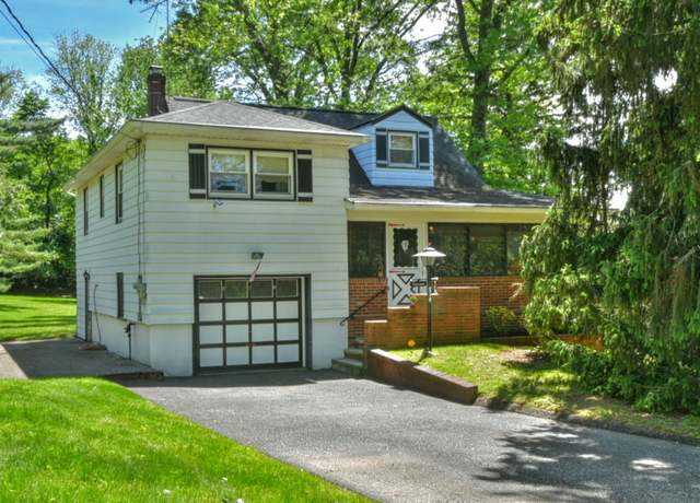 Property at 210 Rockland Rd, Pearl River, NY 10965, 3 beds, 1.5 baths
