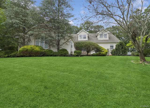 Property at 3 Heidi Ln, Mount Sinai, NY 11766, 4 beds, 3.5 baths