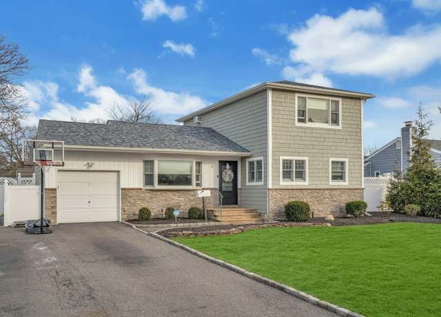Property at 9 Orchid Ln, Commack, NY 11725, 4 beds, 2.5 baths