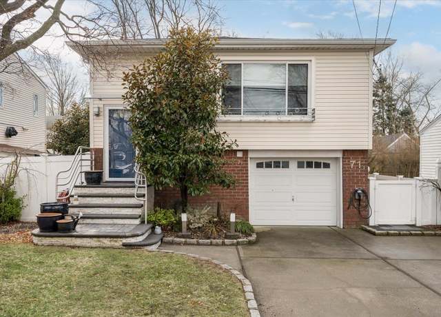 Property at 71 E Lido Prom, Lindenhurst, NY 11757, 3 beds, 2 baths