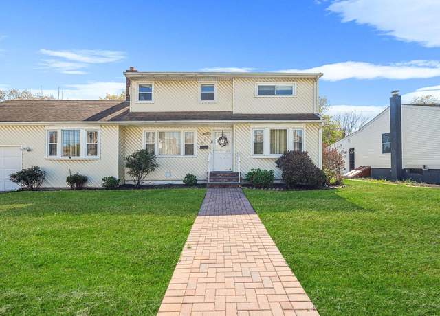 Property at 457 N Alleghany Ave, Lindenhurst, NY 11757, 4 beds, 1.5 baths