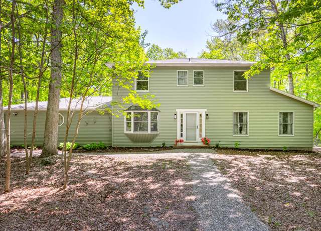 Property at 19 Oak Crest Dr, Highland, NY 12528, 4 beds, 2.5 baths