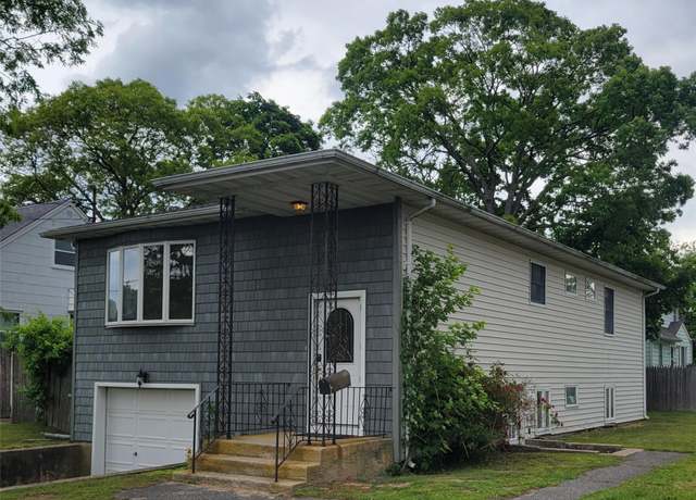Property at 61 Peckham Ave, Islip, NY 11751, 5 beds, 3 baths