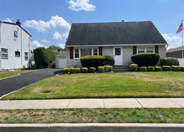 Property at 42 Plainfield Rd, Albertson, NY 11507, 4 beds, 2 baths