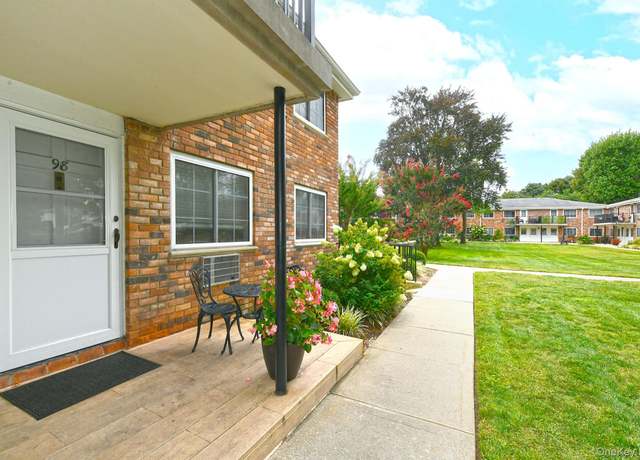 Property at 98 Jervis Ave #98, Farmingdale, NY 11735, 1 bed, 1 bath