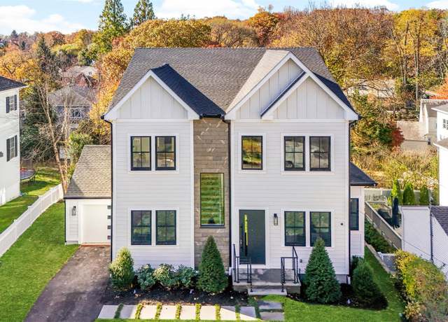 Property at 7 Hudson Pl, Larchmont, NY 10538, 6 beds, 6.5 baths