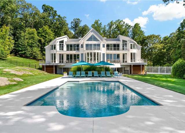 Property at 18 Bramblebush Rd, Croton-on-hudson, NY 10520, 5 beds, 8 baths