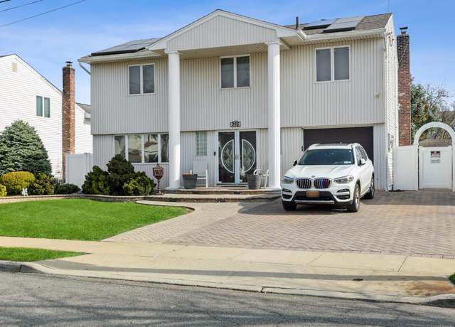 Property at 976 Marcel Rd, Baldwin Harbor, NY 11510, 4 beds, 1.5 baths
