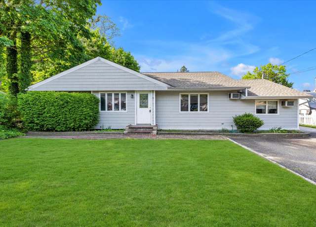 Property at 6 Seminole St, Centerport, NY 11721, 3 beds, 1.5 baths