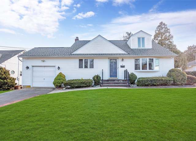 Property at 4 Yale Pl, Farmingdale, NY 11735, 4 beds, 2 baths