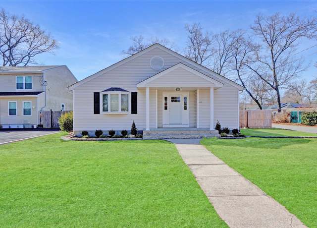 Property at 42 Montgomery Ave, Mastic, NY 11950, 3 beds, 1 bath