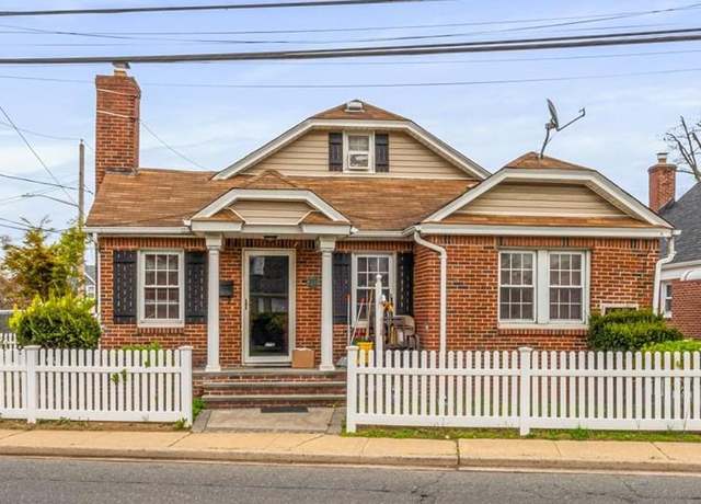 Property at 232 Courthouse Rd, Franklin Square, NY 11010, 3 beds, 1.5 baths