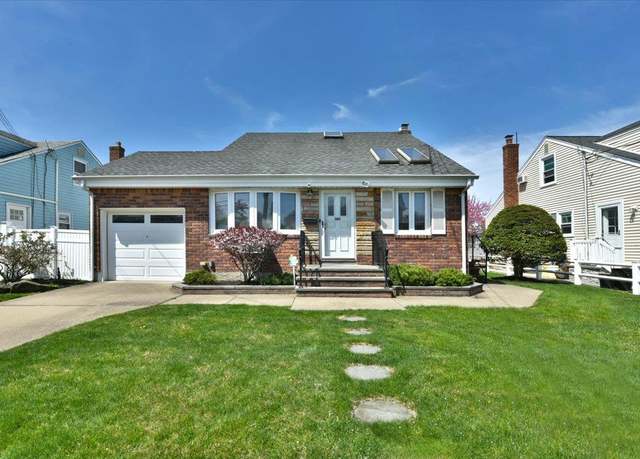 Property at 185 N 3rd St, Bethpage, NY 11714, 4 beds, 2 baths