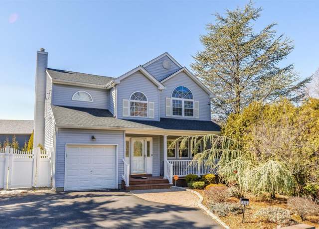 Property at 232 Haypath Rd, Old Bethpage, NY 11804, 4 beds, 2.5 baths