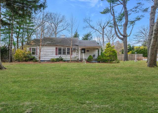 Property at 84 Landview Dr, Dix Hills, NY 11746, 3 beds, 1 bath