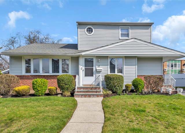 Property at 17 Columbia Rd, Hicksville, NY 11801, 3 beds, 2 baths