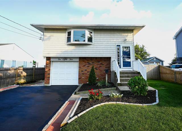 Property at 184 Sumpwams Ave, Babylon, NY 11702, 3 beds, 2 baths