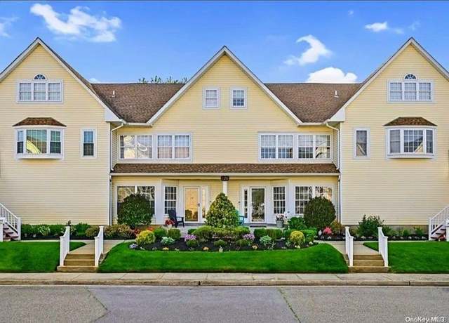 Property at 226 Westside Ave Unit B, Freeport, NY 11520, 3 beds, 2.5 baths
