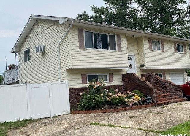Property at 11 Van Cott Rd, North Babylon, NY 11703, 6 beds, 2.5 baths