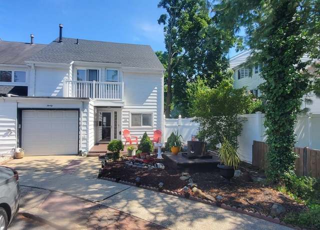 Property at 30 Chestnut Cir, Staten Island, NY 10312, 4 beds, 2.5 baths