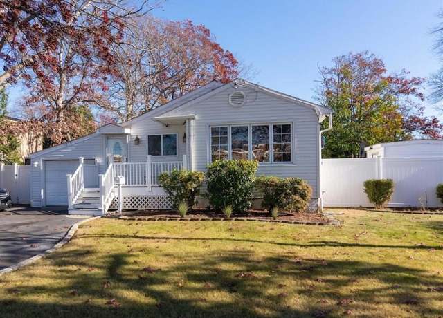 Property at 1255 Udall Rd, Bay Shore, NY 11706, 3 beds, 1.5 baths