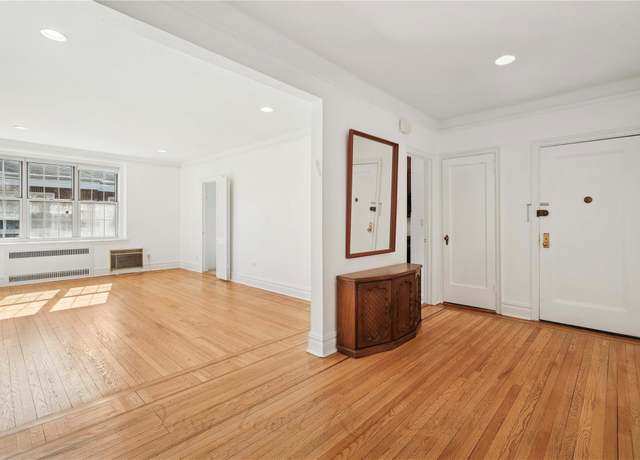 Property at 1 Meadow Unit 3FL-H, Woodmere, NY 11598, 2 beds, 1.5 baths