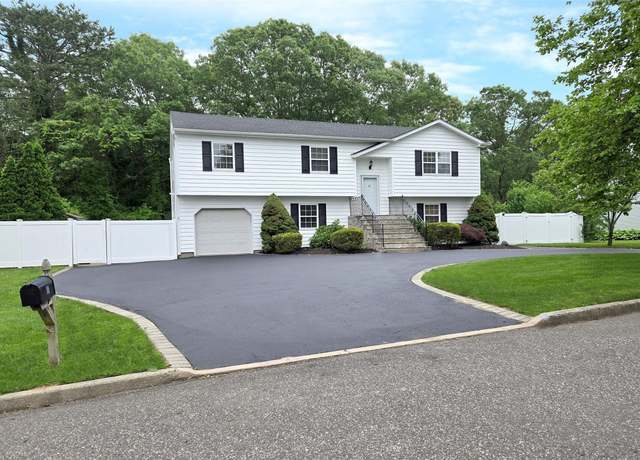 Property at 33 Roosevelt Ave, Selden, NY 11784, 5 beds, 3 baths