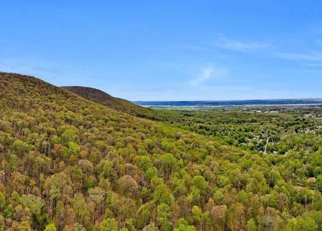 Property at 6-10 Old Town Rd Unit Extension, Beacon, NY 12508, 5 beds, 5.5 baths