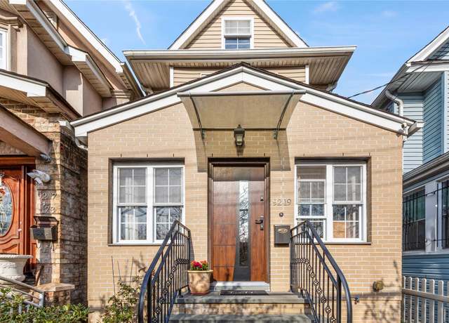 Property at 92-19 178th St, Jamaica, NY 11433, 4 beds, 2.5 baths